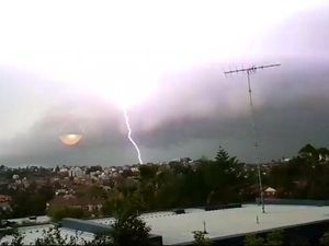 Seorang Petani di Ngawi Tewas Disambar Petir Seorang Petani di Ngawi Tewas Disambar Petir