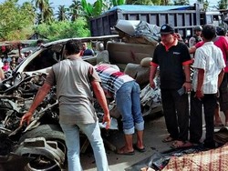 Minibus di Aceh Utara Tabrak Truk Mogok, 3 Penumpang Tewas