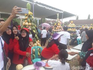 Desa di Lamongan Ini Gelar Festival Buah, 16 Gunungan Diperebutkan Desa di Lamongan Ini Gelar Festival Buah, 16 Gunungan Diperebutkan