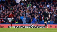 Anthony Martial bikin dua gol ke gawang Chelsea yang nyaris memenangkan Manchester United. Dalam dua laga terakhir, Martial bikin empat gol. (Action Images via Reuters/Andrew Couldridge)