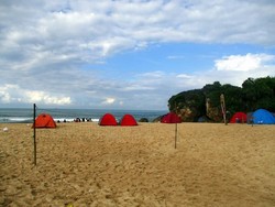 Pantai Ngrumput di Gunungkidul, Kemping di Sana Asyik Nih