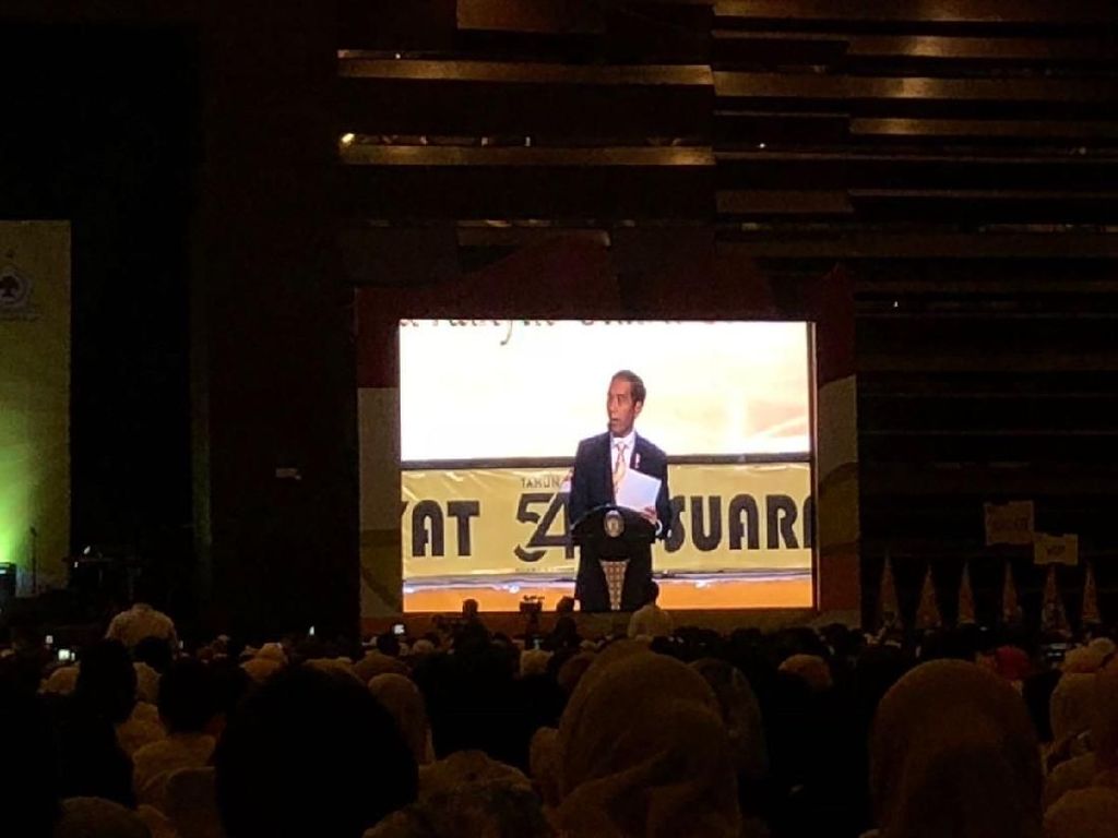 Berdasi Kuning, Jokowi Hadiri HUT ke-54 Golkar Berdasi Kuning, Jokowi Hadiri HUT ke-54 Golkar