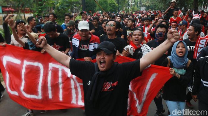 Iwan Bule menegaskan akan melaporkan Malaysia ke FIFA akibat pelemparan flare di Bukit Jalil (Foto: Ari Saputra) Iwan Bule menegaskan akan melaporkan Malaysia ke FIFA akibat pelemparan flare di Bukit Jalil (Foto: Ari Saputra)