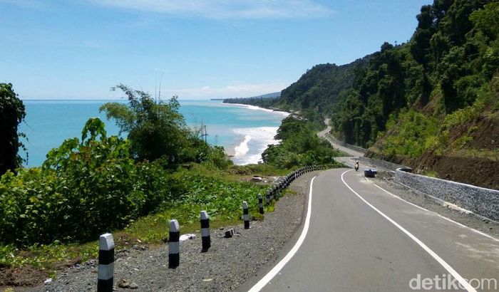 Cuma, hingga akhir 2019 masih terdapat 1.678 km jalan yang belum beraspal. Istimewa/Kementerian PUPR.