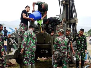TNI Cari Mata Air di Petobo Palu