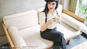 Pose Makan Siva Aprilia, Model yang Dadanya Tersenggol Petarung MMA