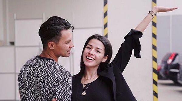 Love is in The Air! Intip Kemesraan Susan Sameh dan Fero Walandouw