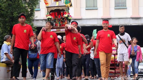 Potret Kemeriahan Kirab Budaya dan Ruwat Bumi di Glodok Potret Kemeriahan Kirab Budaya dan Ruwat Bumi di Glodok