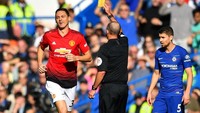 MU cukup kesulitan mengembangkan permainan di babak pertama. Namun Setan Merah tampil agresif untuk mencoba membendung serangan Chelsea. Selama 90 menit, MU tercatat melakukan 17 pelanggaran berbanding 9 milik Chelsea. MU menerima lima kartu kuning, sementara Chelsea hanya dua. Foto: REUTERS/Dylan Martinez