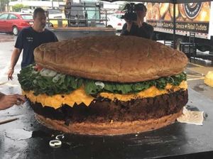 Wouw! Burger Raksasa Seberat 819 Kg Ini Harganya 136 Juta Rupiah