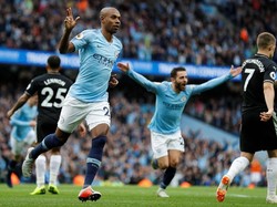 Fernandinho menambah keunggulan untuk Manchester City di menit ke-56. Reuters/Darren.