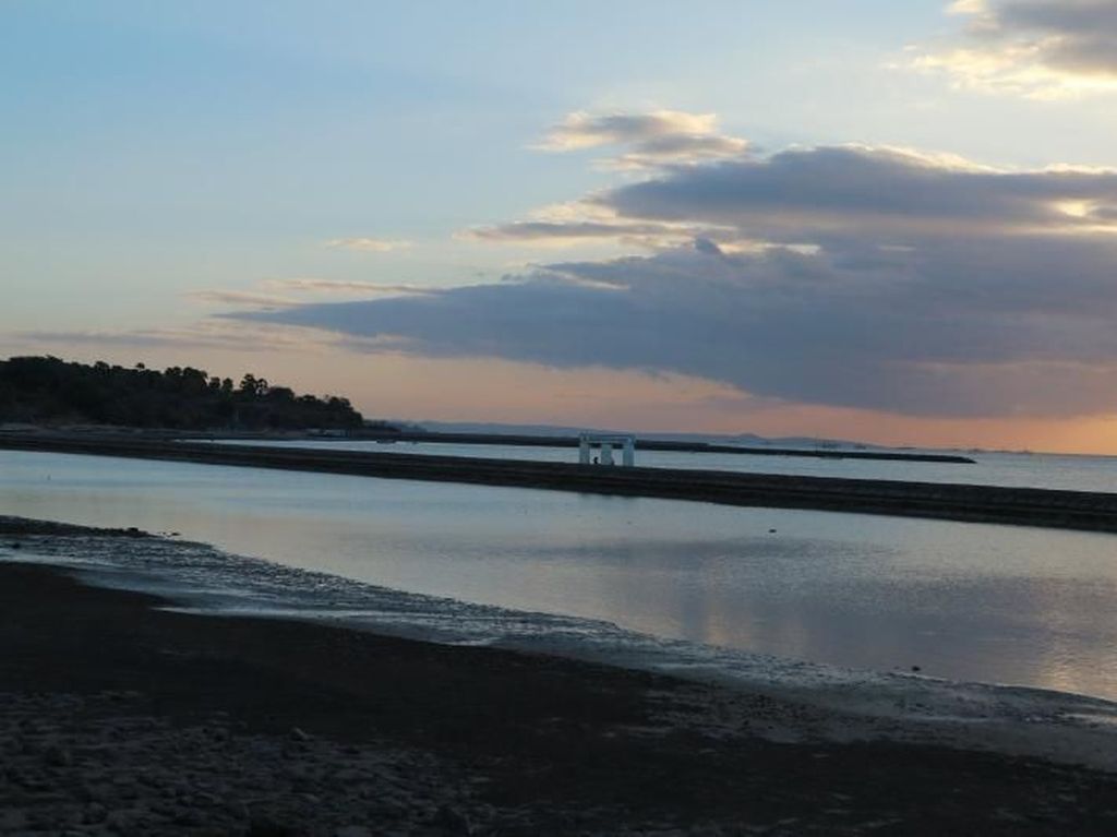 Pantai Lasiana di Kupang, Sunset dan Penduduk yang Ramah Pantai Lasiana di Kupang, Sunset dan Penduduk yang Ramah