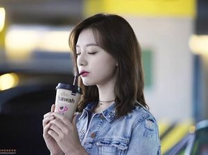 Ini Pose Keren Kim Ji Won Saat Makan Sereal dan Minum Kopi