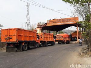 Di Tengah Polemik, Pengiriman Sampah DKI ke Bantargebang Normal Di Tengah Polemik, Pengiriman Sampah DKI ke Bantargebang Normal
