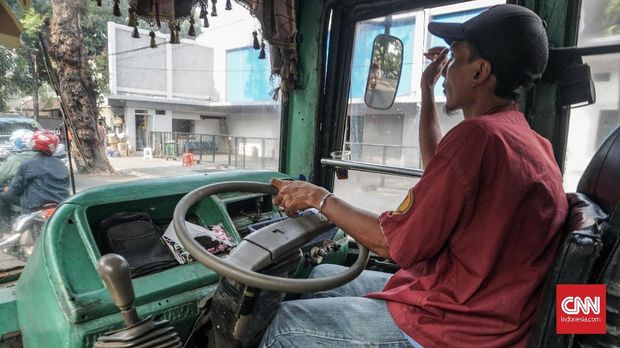 Deru Lesu Metromini Ingin Mati Sendiri (EMBG-7)