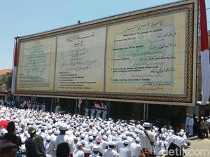 Kaligrafi Pancasila Karya Santri Situbondo Pecahkan Rekor MURI Kaligrafi Pancasila Karya Santri Situbondo Pecahkan Rekor MURI