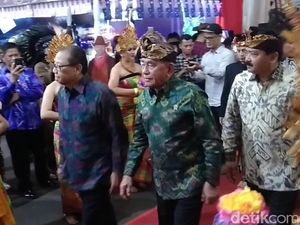 Kompak Pakai Udeng, Menhan dan Panglima TNI Hadiri MBB Internasional
