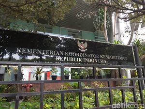 Pejabat-pejabat yang Urusi Kapal Maling Ikan Merapat ke Kantor Luhut Pejabat-pejabat yang Urusi Kapal Maling Ikan Merapat ke Kantor Luhut
