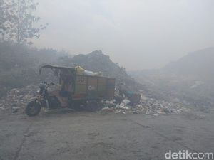 Asap Pascakebakaran TPA Putri Cempo Solo Bikin Warga Sesak Napas