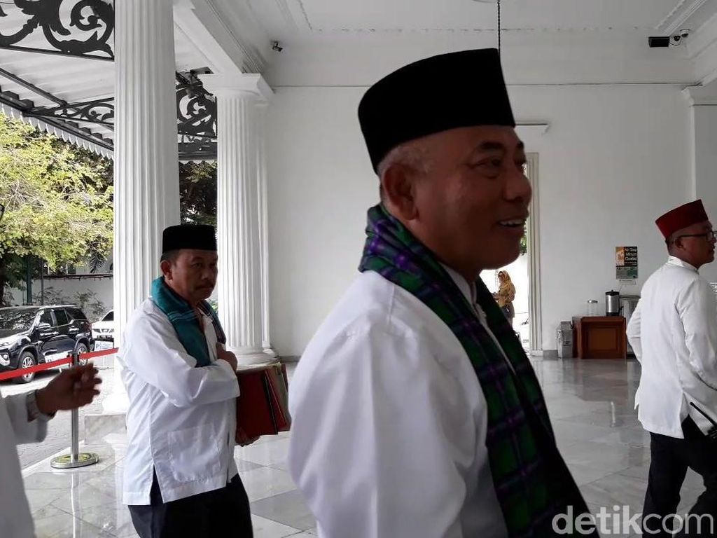 Wali Kota Bekasi Sambangi Balai Kota DKI Bahas Sampah Wali Kota Bekasi Sambangi Balai Kota DKI Bahas Sampah