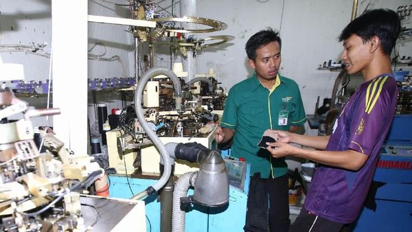 BSM Bina UMKM Pembuat Kaos Kaki