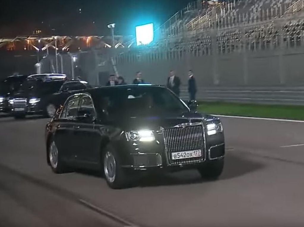 Pakai Mobil Dinas, Putin Ajak Presiden Mesir Putari Trek F1 Pakai Mobil Dinas, Putin Ajak Presiden Mesir Putari Trek F1