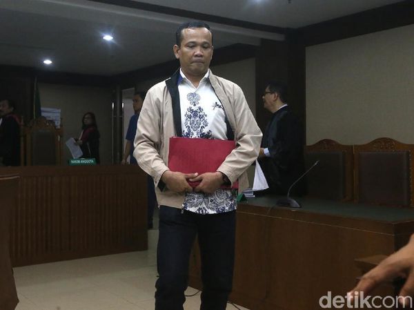 Menyesal Korupsi, Natalis Sinaga Hampir Menangis