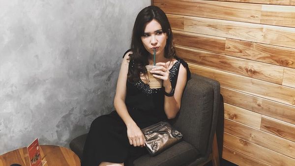 Ngopi dan Makan Es Krim, Michelle Joan Selalu Tampil Cantik dan Hits