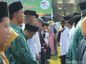 Peringati Hari Santri, ASN di Batang Kompak Pakai Sarung dan Peci Peringati Hari Santri, ASN di Batang Kompak Pakai Sarung dan Peci