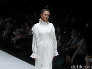 Dewi Sandra Joget di Catwalk, Hingga Manisnya Raline Shah di JFW 2019 Dewi Sandra Joget di Catwalk, Hingga Manisnya Raline Shah di JFW 2019