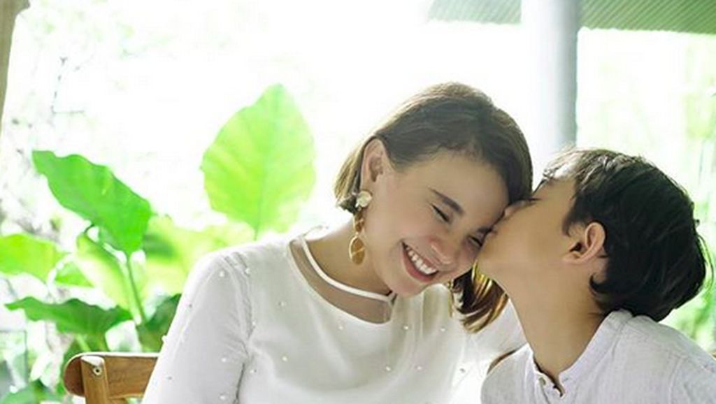 8 Bonding Seru Rossa dengan Anak Semata Wayangnya 8 Bonding Seru Rossa dengan Anak Semata Wayangnya