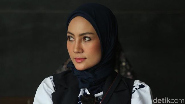 Steffy Burase Bantah soal Dugaan Irwandi Biayai Apartemennya Steffy Burase Bantah soal Dugaan Irwandi Biayai Apartemennya