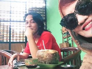 Suasana di Rumah Duka Titi Qadarsih Jelang Pemakaman Suasana di Rumah Duka Titi Qadarsih Jelang Pemakaman