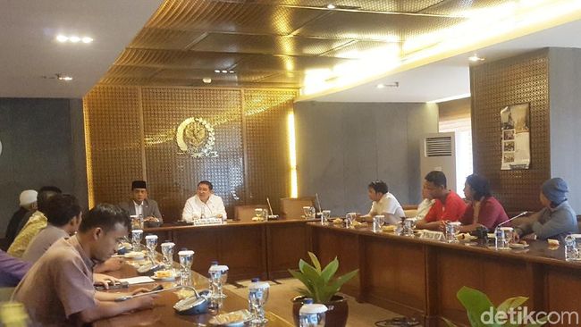 Keluarga Napi Teroris Ngadu ke Fadli Zon soal Prosedur Penangkapan Keluarga Napi Teroris Ngadu ke Fadli Zon soal Prosedur Penangkapan