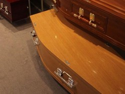 Gara-gara Pandemi Obesitas, Peti Mati Ukuran Besar Mulai Banyak Dijual