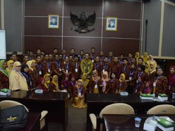 Di Depan Puluhan Guru, Mahyudin Bicara Mahalnya Demokrasi Saat Ini