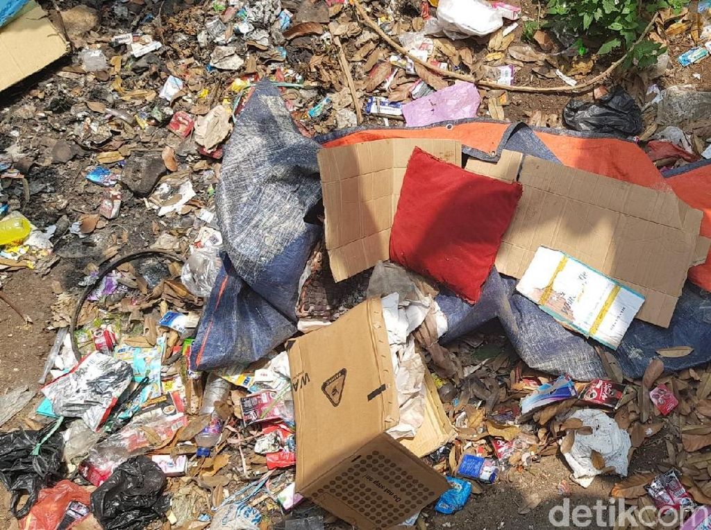 Penampakan Kardus Pembungkus Mayat Wanita di Sukabumi Penampakan Kardus Pembungkus Mayat Wanita di Sukabumi