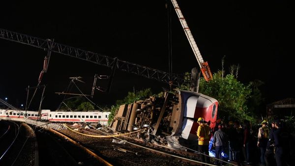 Penampakan Kereta Tergelincir di Taiwan yang Tewaskan 18 Orang
