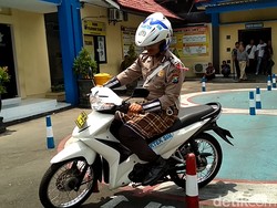 Hari Santri, Polisi: Kalau Naik Motor Tetap Pakai Helm Ya