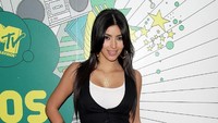 Sosialita seksi Amerika Serikat, Kim Kardashian, pernah diisukan dekat dengan Ronaldo. Keduanya sempat berkencan pada 2010 saat Kim berada di Madrid. (Getty Images)