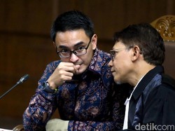 Air Mata Zumi Zola Tak Mau Hukuman Penjara