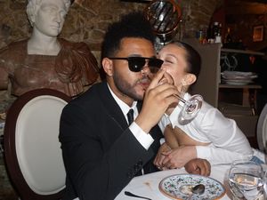 Momen Manis The Weeknd Saat Makan Bareng Bella Hadid