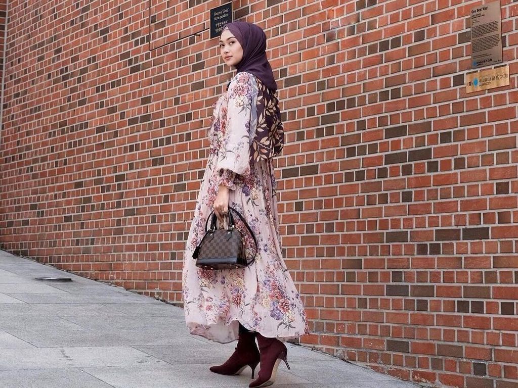 Foto: Gaya Hijab Indah Nada yang Selalu Menawan Saat Jadi Host Travelling Foto: Gaya Hijab Indah Nada yang Selalu Menawan Saat Jadi Host Travelling