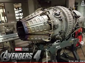 Iron Man Pakai Senjata Klasik Proton Cannon untuk Serang Thanos