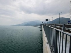 Jembatan Pembelah Laut Terpanjang di Dunia Segera Dibuka