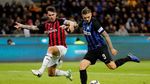 Si Ular Besar Menang, Kota Milan Jadi Biru-Hitam
