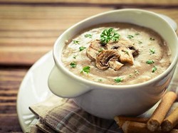 Tak Puas dengan Pesanan Sandwichnya Wanita Ini Lempar Sup Panas ke Pemilik Restoran