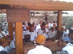 Hari Santri, Makam Guru Pendiri NU di Kudus Ramai Peziarah Hari Santri, Makam Guru Pendiri NU di Kudus Ramai Peziarah