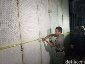 Pasang Segel, Satpol PP Tutup Diskotek Old City Pasang Segel, Satpol PP Tutup Diskotek Old City