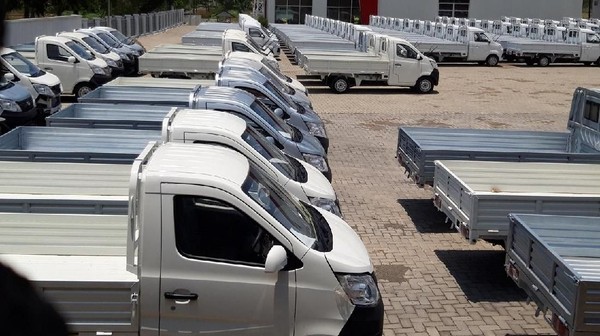Mobil pikap yang disebut-sebut sebagai mobil Esemka di pabrik di Boyolali. Foto: Ragil Ajiyanto Mobil pikap yang disebut-sebut sebagai mobil Esemka di pabrik di Boyolali. Foto: Ragil Ajiyanto